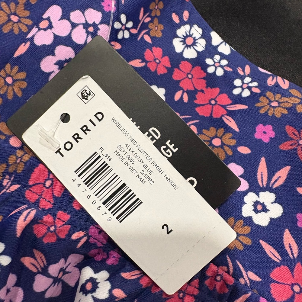 Torrid Wire-Free Twist Front Tankini - Picture 6 of 6
